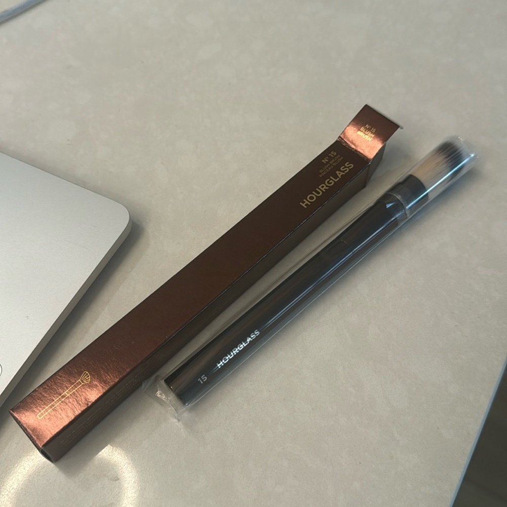 Hourglass No. 15 Blush Brush